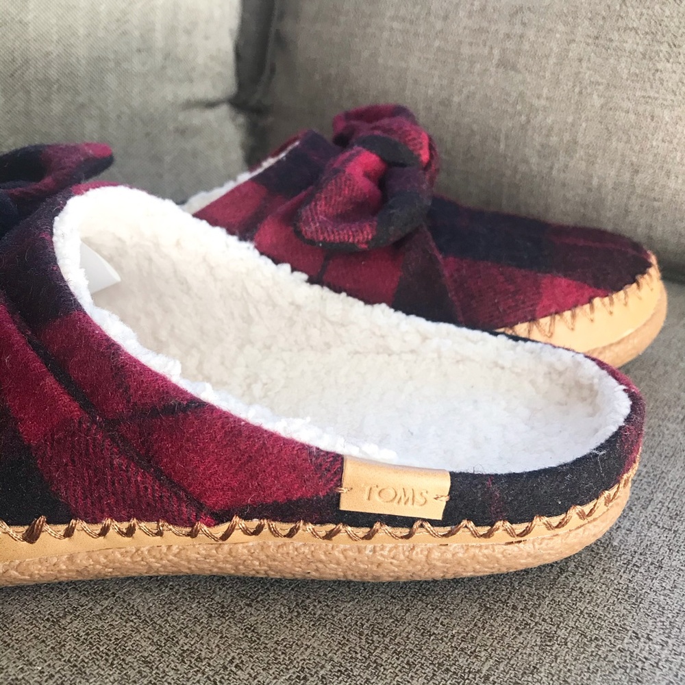 NEW! TOMS IVY SLIPPER - Red/Black Plaid - SIZE 9